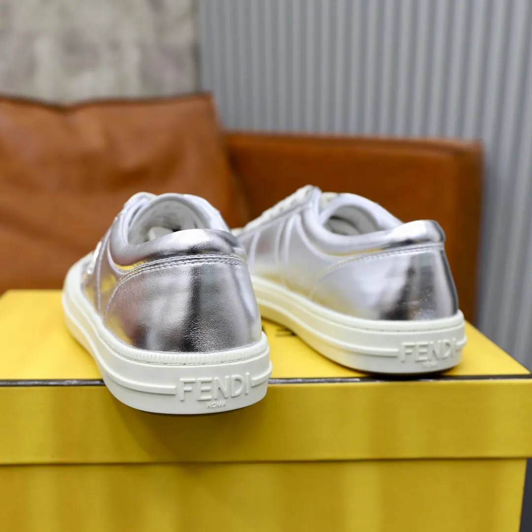Factory price: 580💰Original order (couple model) Brand: FENDI Fendi🙅‍♂️🙅‍♂️🙅‍♂️ Size: Female 35–40, Male 39-44 (45 can be customized) Grade: Official website genuine Material: Imported original cowhide upper Original comfortable lining TPU wear-resistant lightweight outsole Style category: Loafers New trendy shoes color: actual picture color